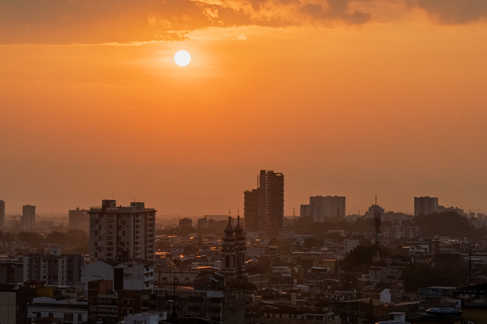 Atardecer de Ibagué visto desde la Gobernación del Tolima, Capital Musical de Colombia