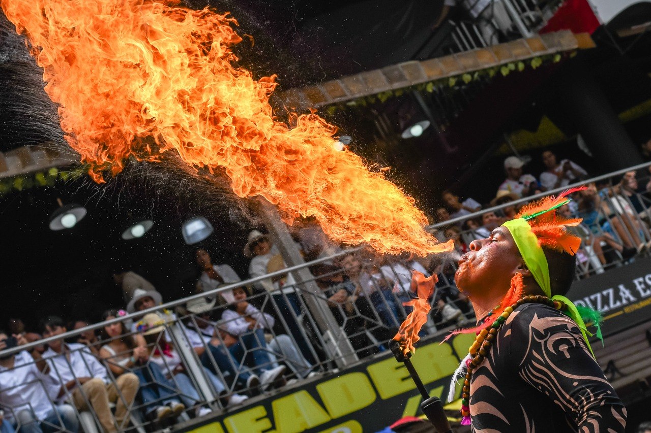 Gran Desfile de San Juan 2026 en Ibagué: el fuego, la calle y el folclor que no esperó la lluvia