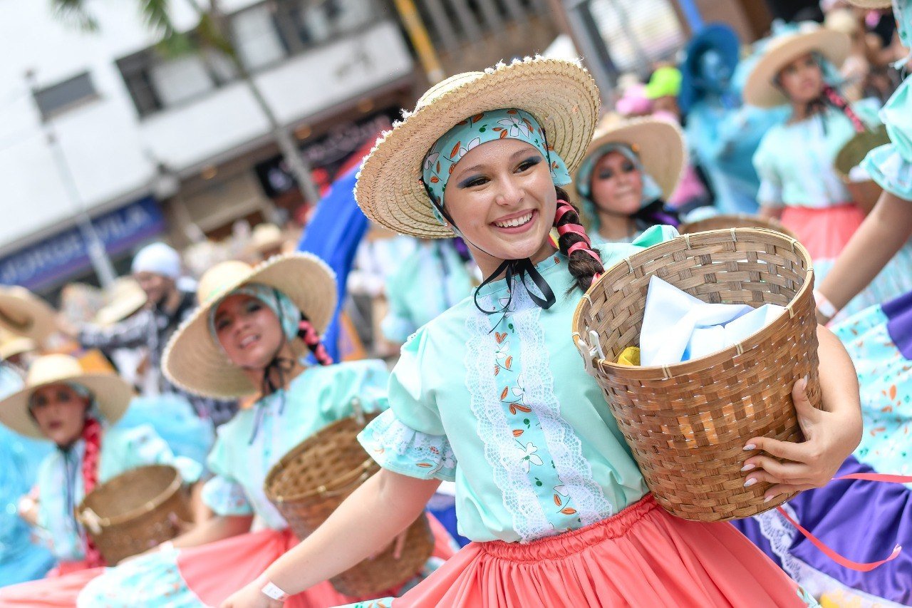 Gran Desfile de San Juan 2026 en Ibagué: el fuego, la calle y el folclor que no esperó la lluvia