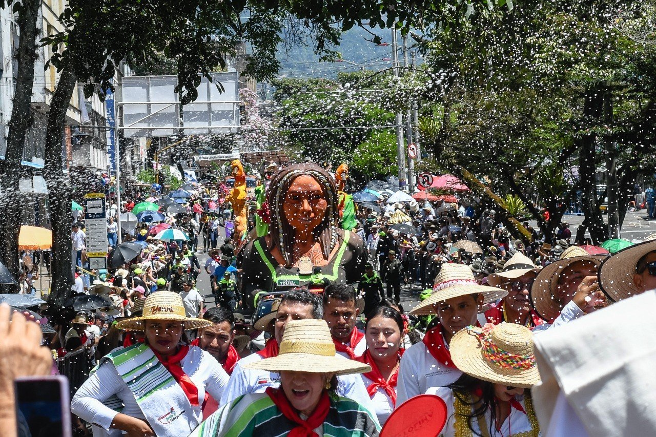 Gran Desfile de San Juan 2026 en Ibagué: el fuego, la calle y el folclor que no esperó la lluvia