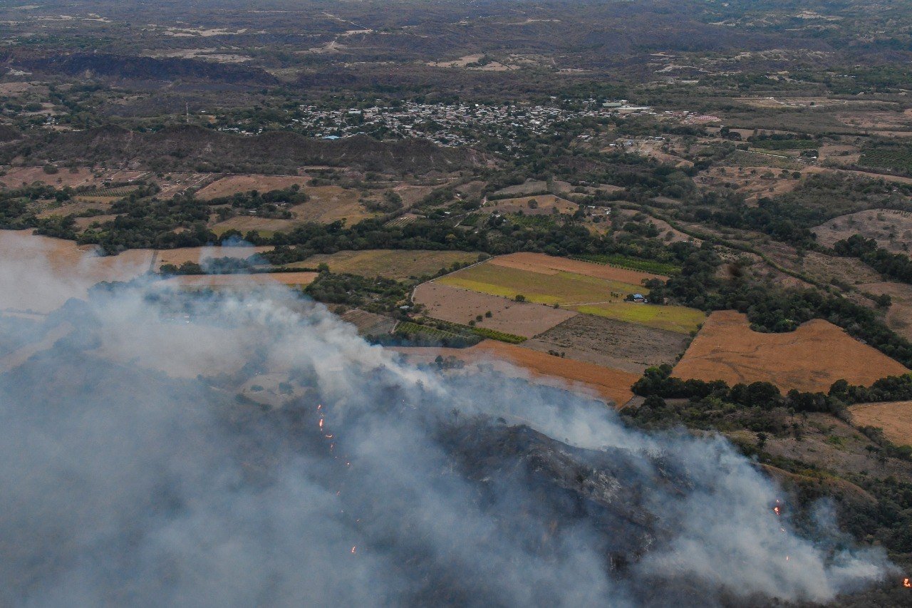 San Luis no aguanta más: el alcalde denuncia que motociclistas estarían prendiendo los incendios